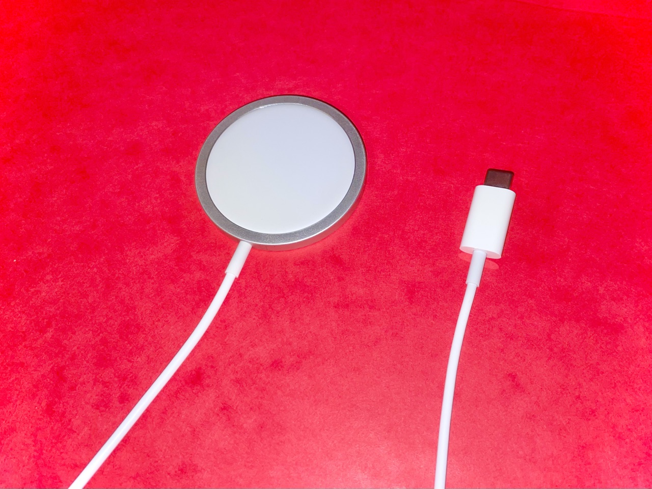 Apple MagSafe Kablosuz Şarjcı 15W