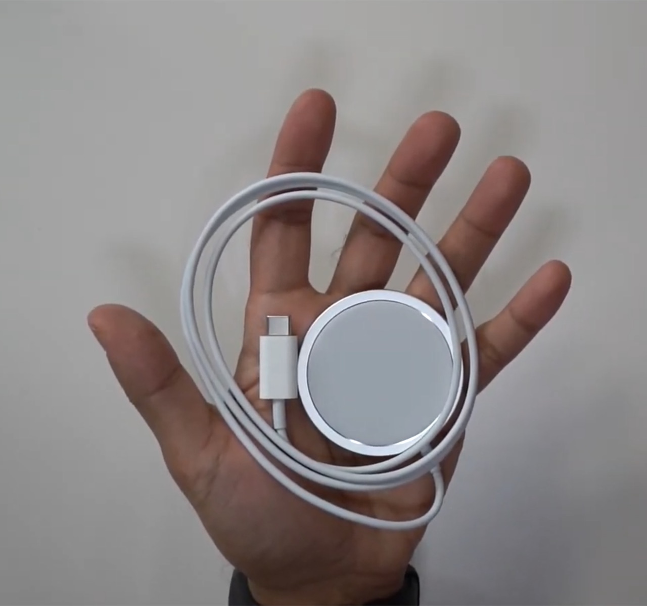 Apple MagSafe Kablosuz Şarjcı 15W