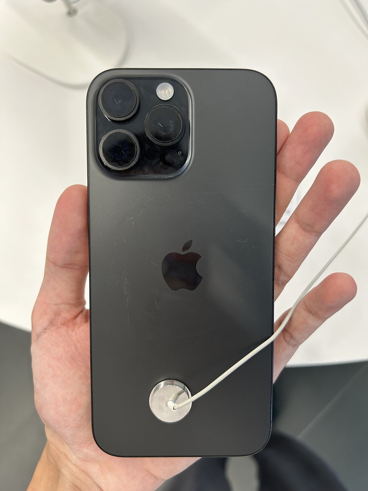 iPhone 16 Pro Max — Doğal Titanyum