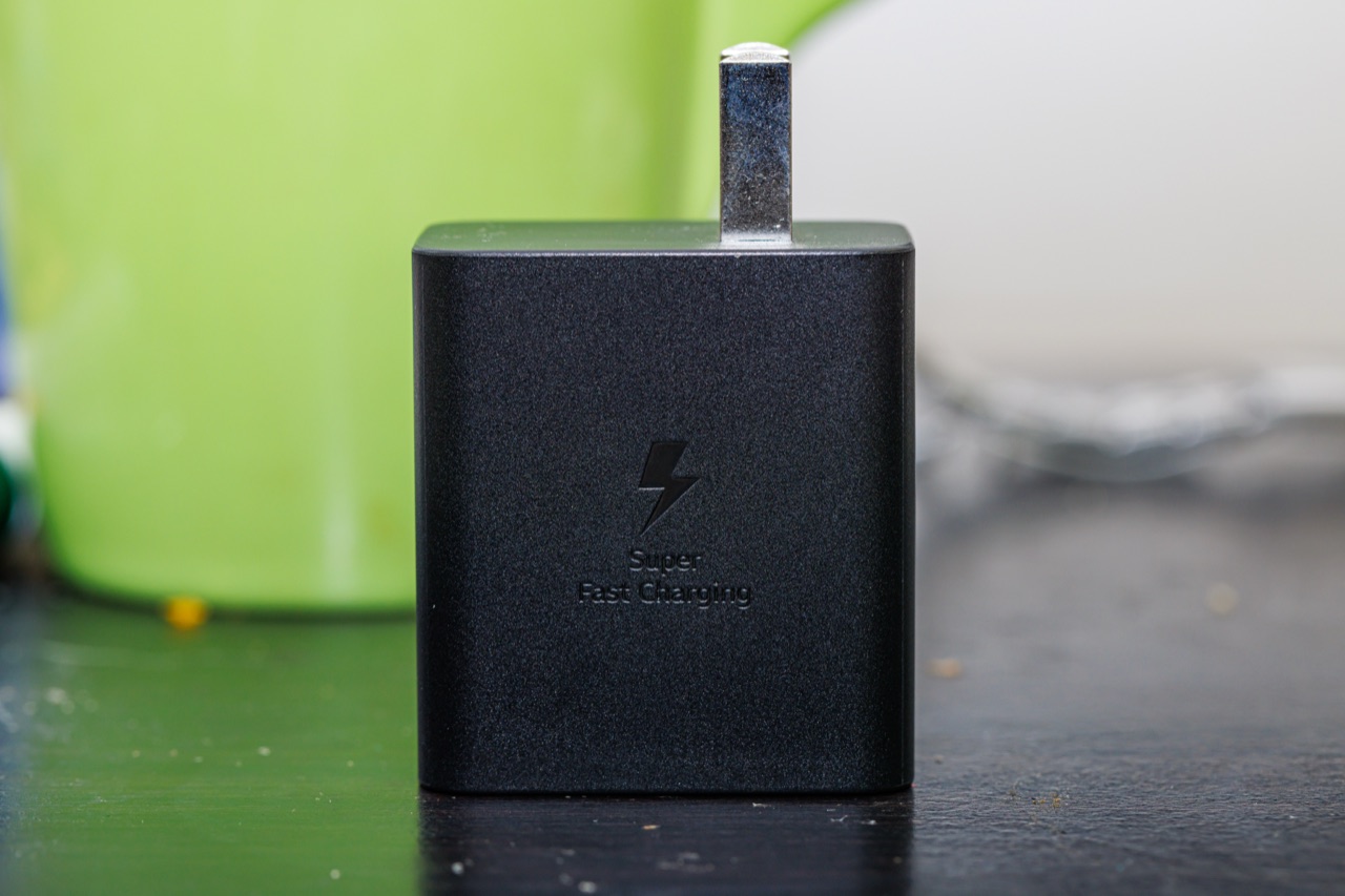 Samsung 45W Süper Hızlı Şarj Adaptörü